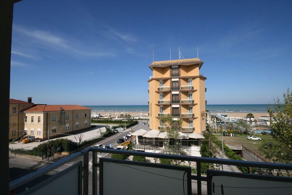 Hotel Sole Mio Rímini Exterior foto